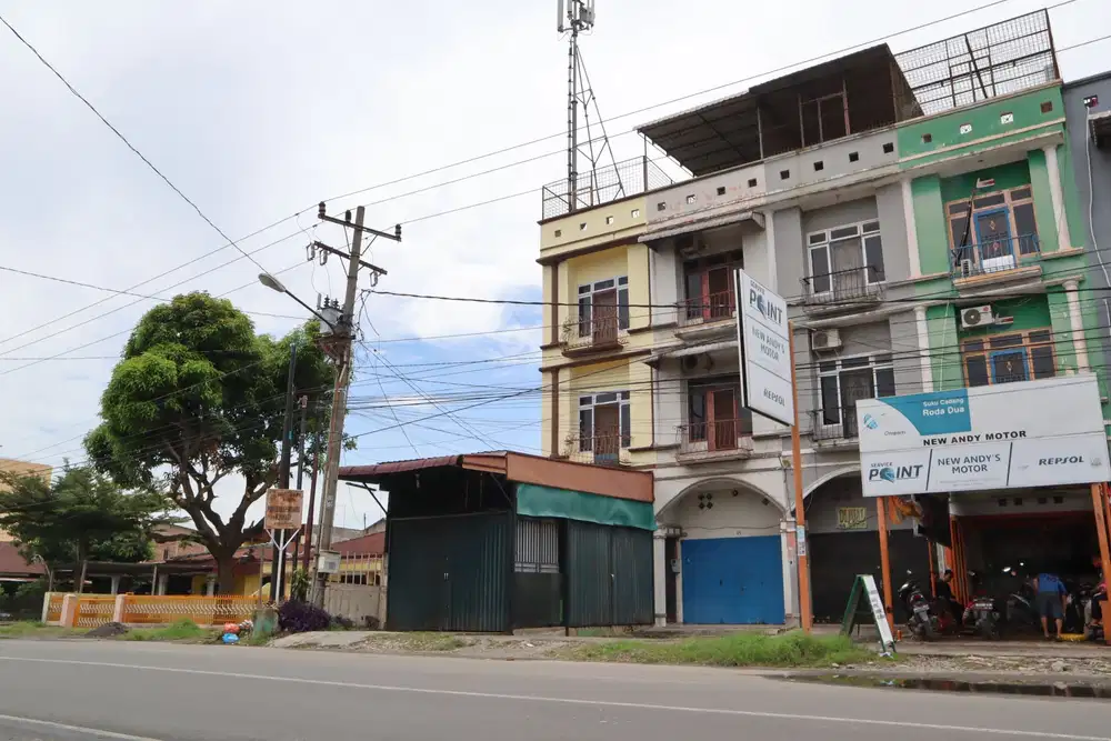 Ruko di Jalan Bhayangkara ( Dekat Gereja )