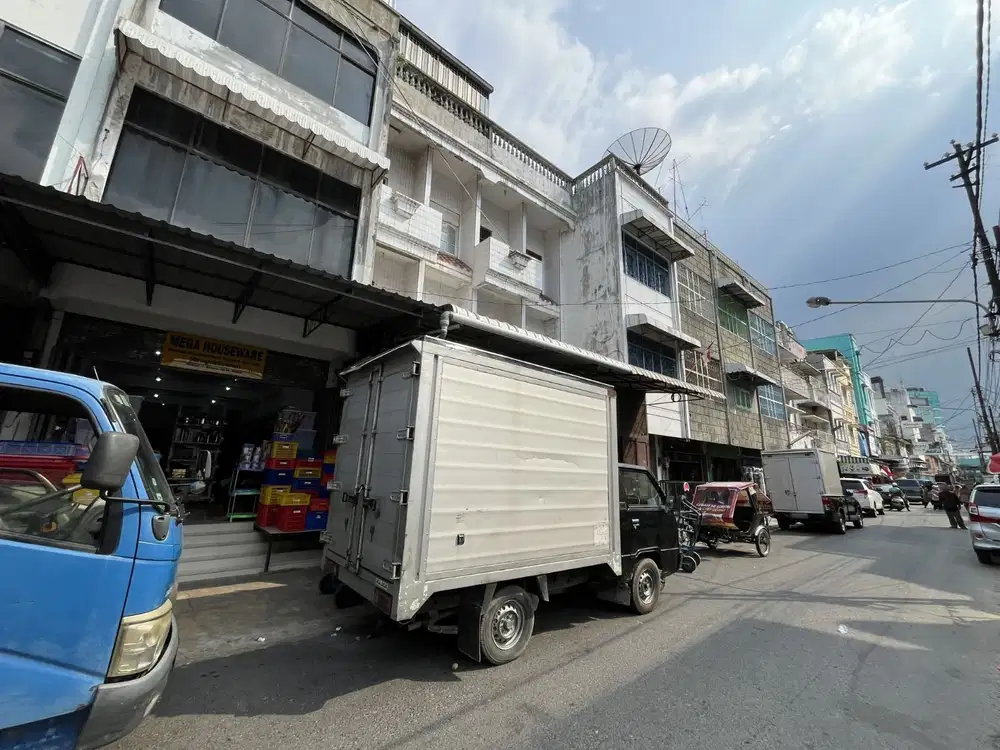 Ruko di Jalan Bawean ( MT Haryono )