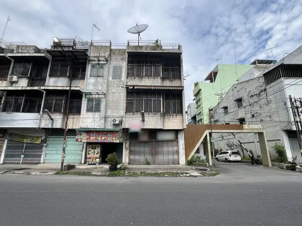 Ruko Hook di Jalan Thamrin ( Simpang Flores )