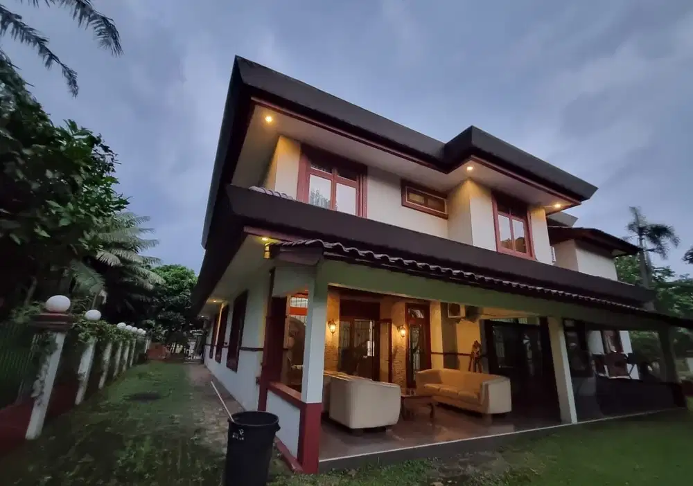 Rumah Mewah Tepi Kedaton Golf di Suvarna Sutera Estate Tangerang