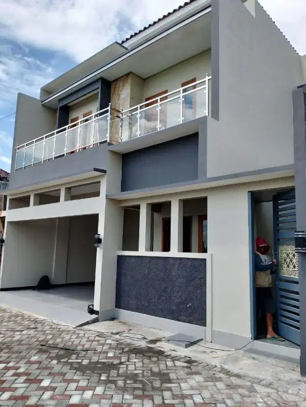 Rumah mewah 2 lantai di perumahan cluster solo baru