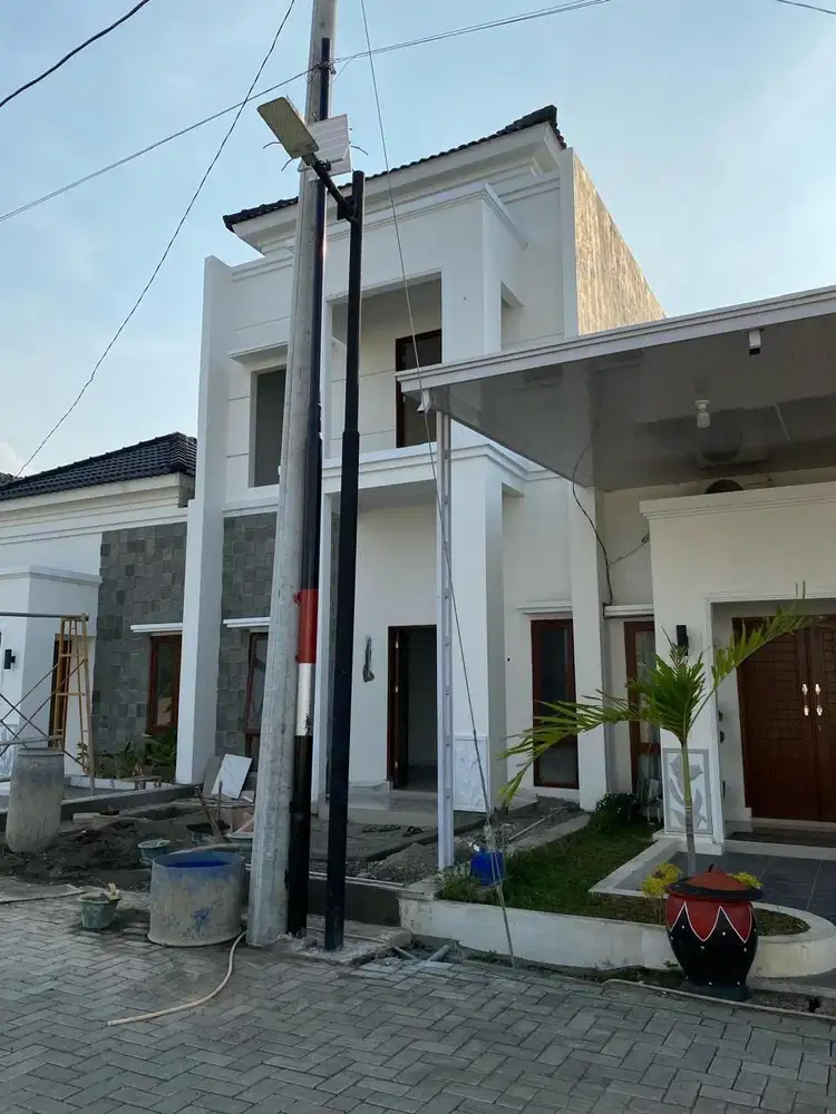 Rumah 2 lantai  di  adiwerna sapphirw mesiterania