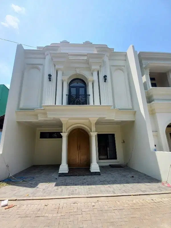 Hunian mewah 3 lantai selangkah ke jl.kahfi 1 jagakarsa