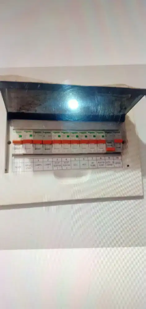 Tukang listrik panggilan