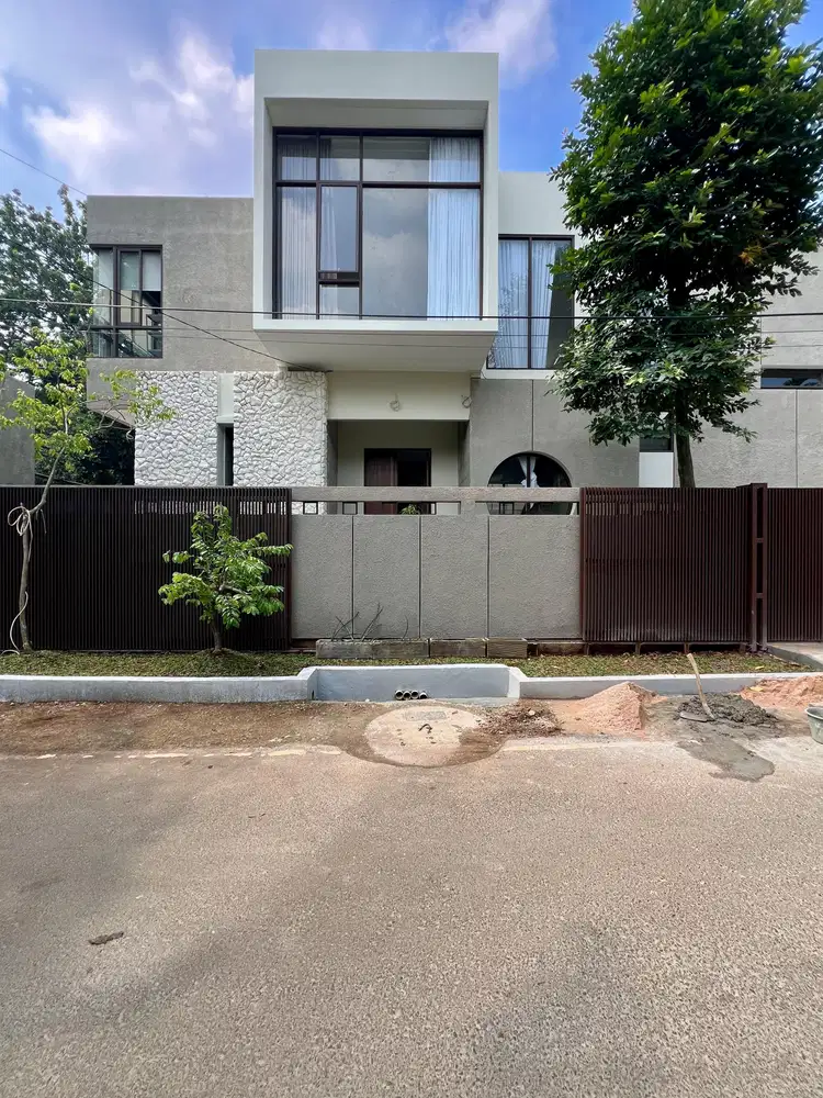 Rumah Baru Fully Furnish Dalam Komplek Di Cilandak