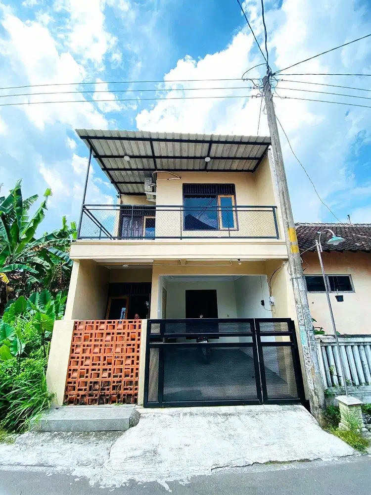 Rumah murah 2 lantai siap huni di paulan Colomadu