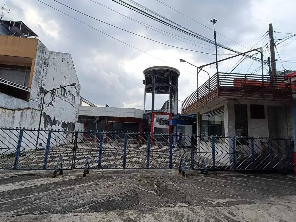 Raya letjen s parman pusat kota malang