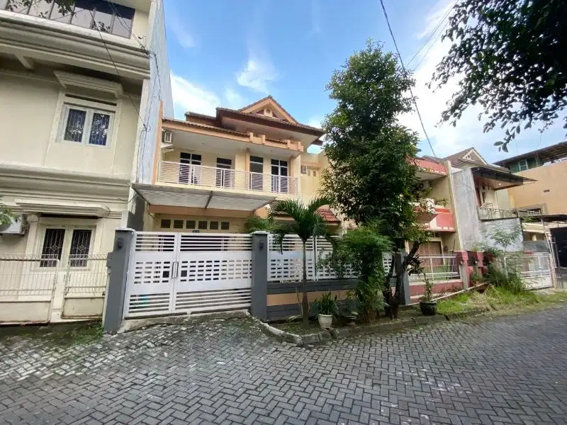 rumah mewah 2 lantai di perumahan cluster elite solo baru