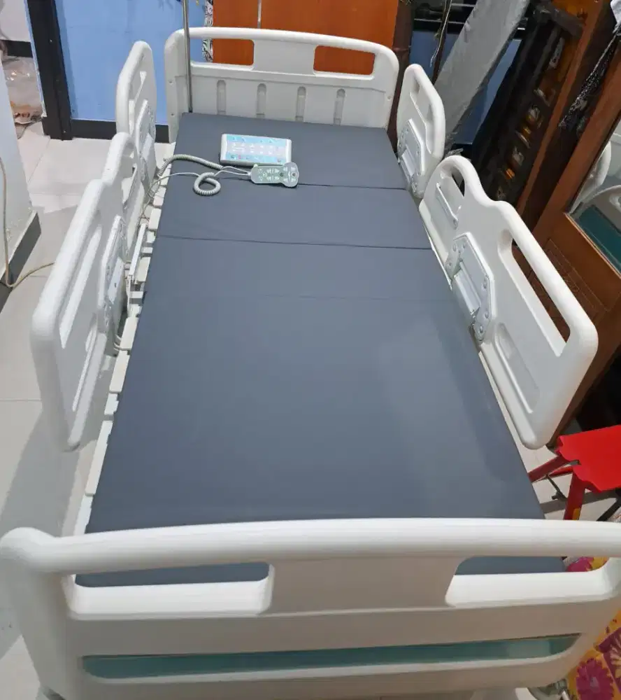 Dijual ranjang rumah sakit 3 cranks Electric.