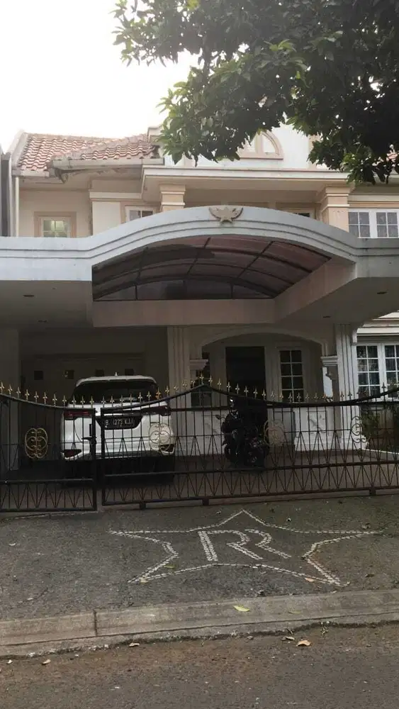 Dijual Cepat Rumah Luas 400 m Full Furnished di Legenda Wisata Cibubur