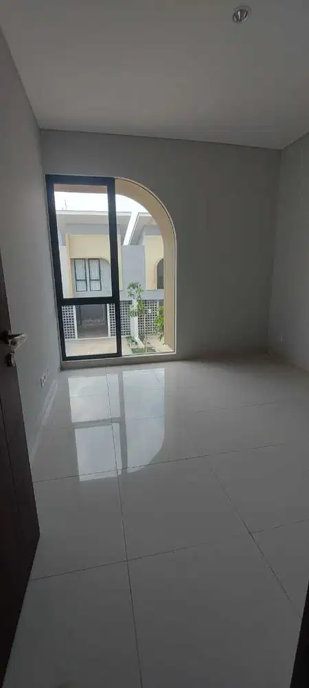 JUAL RUMAH TUMBUH DI PODOMORO PARK HOEK DEKAT CLUB HOUSE