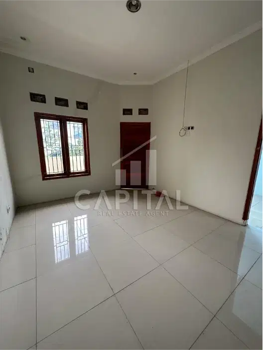 Rumah Huk 1,5 Lantai Tengah Kota Row Jalan Lebar Banget di Area Kurdi