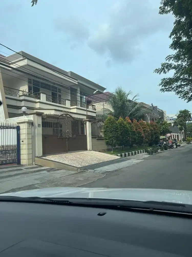 Raya dharmahusada indah jl kembar