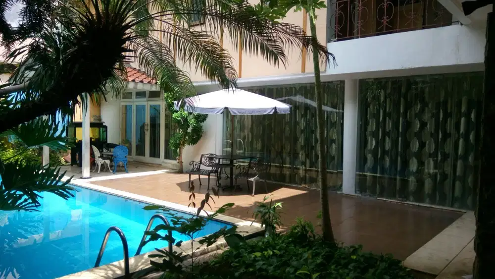 Rumah Asri di Lingkungan Super Elite Jl. Teuku Umar, Menteng