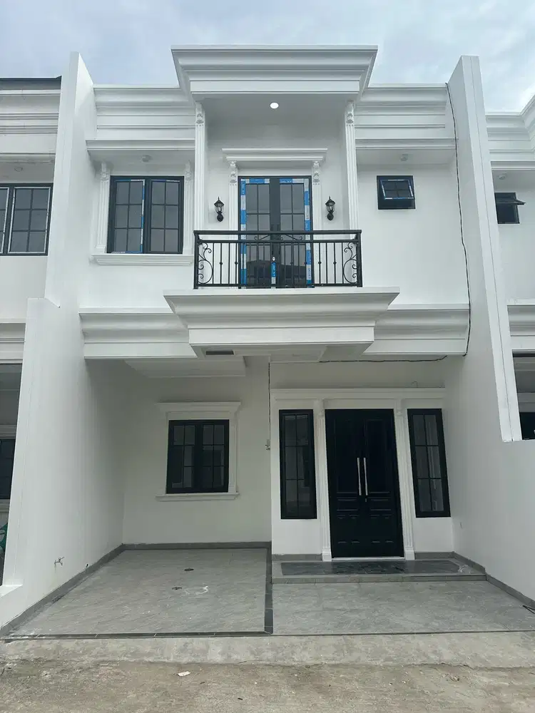 RUMAH MEWAH SIAP HUNI DEKAT KAMPUS ISTN 100 METER JL. UTAMA KAHFI II