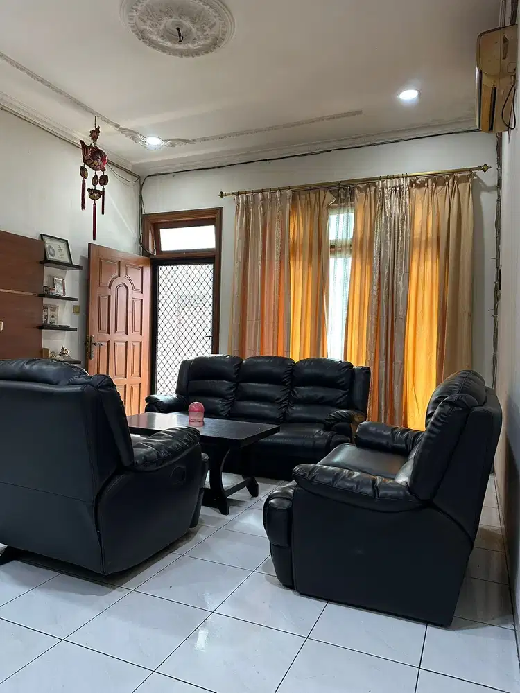 Dijual Cepat Rumah 3 Lantai Siap Huni di Jelambar Jakarta Barat