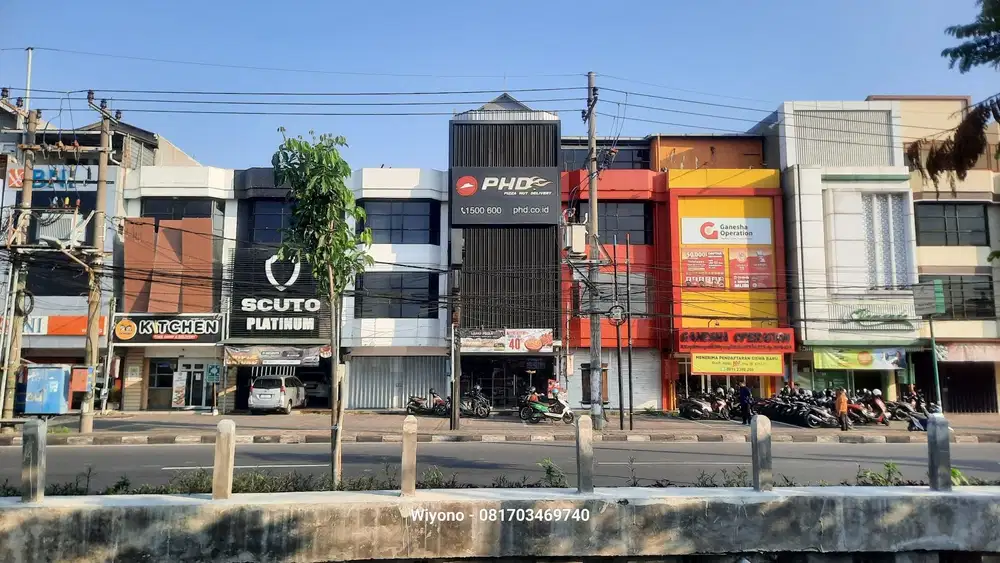 Ruko Wiyung Surabaya Barat di Taman Pondok Indah