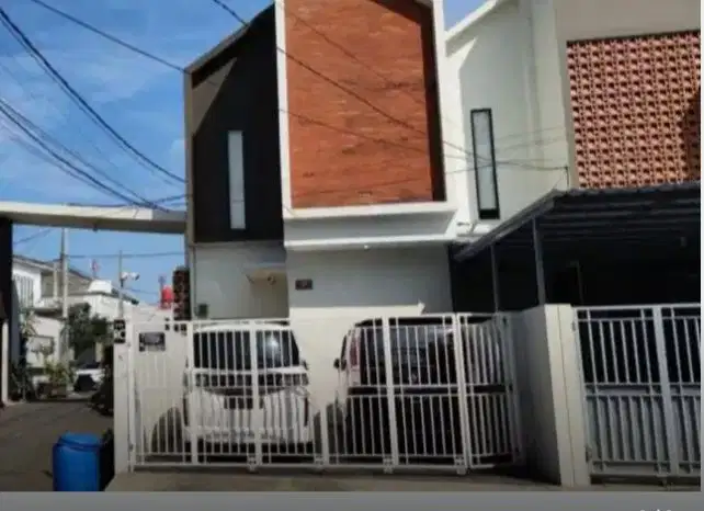 Dijual rumah dengan Fasilitas kolam renang Jatiwaringin Bekasi