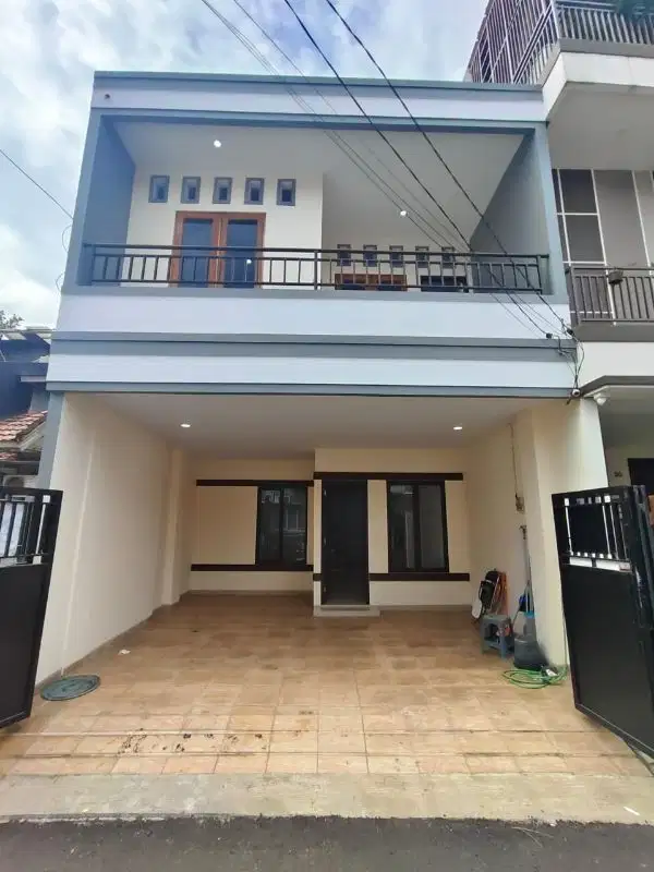 Dijual Runah 2.5 Lantai Catalina Gading Serpong