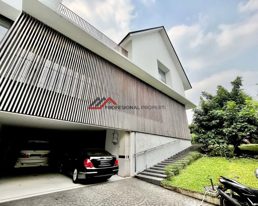 Rumah Mewah Dengan Basement Dan Rooftop Di Kebayoran Baru