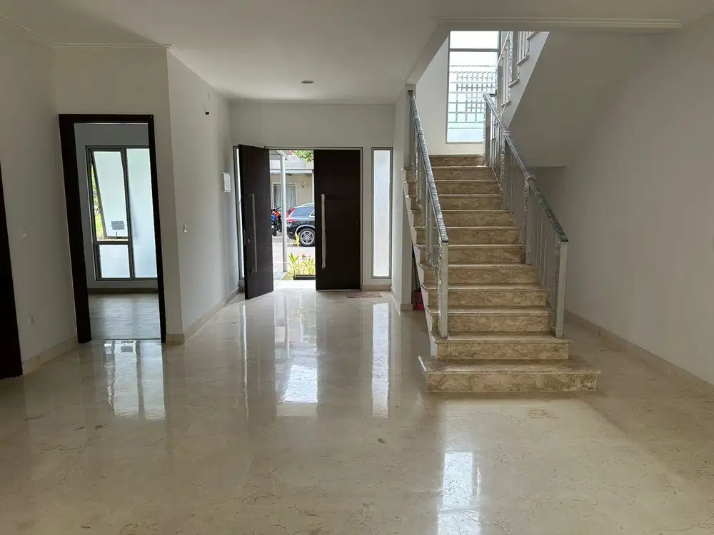 DISEWAKAN RUMAH 3+1 BR UK 8x20, DI PANTAI INDAH KAPUK (PIK)