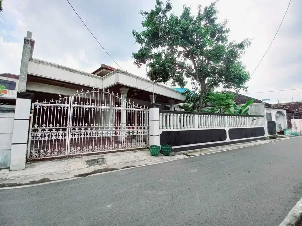 Rumah Bagus Strategis Banjarsari Solo