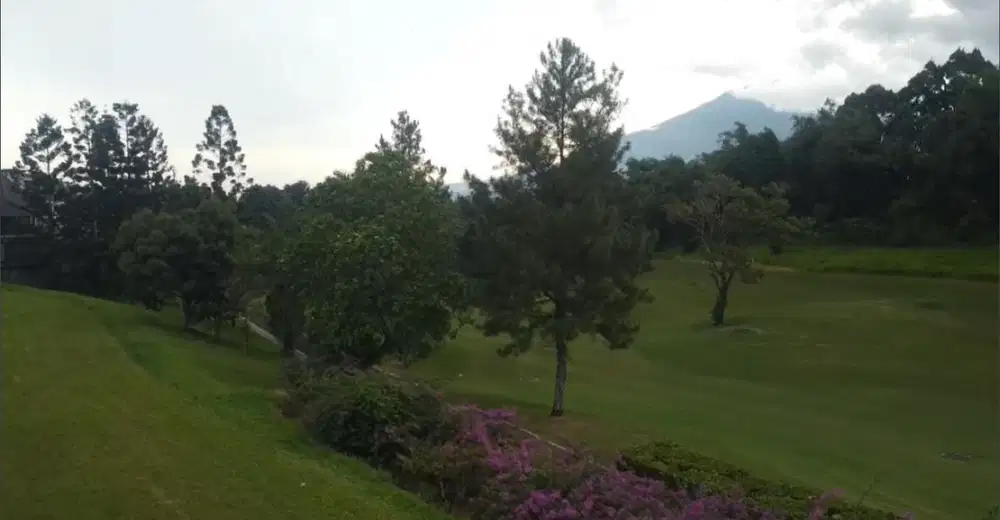 Tanah Luas di Cluster Golf View Jawa Barat