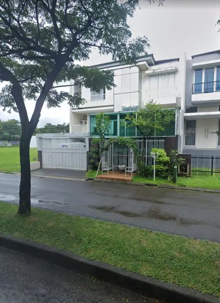 Rumah kantor strategis 7 Kamar di Grand Wisata Bekasi