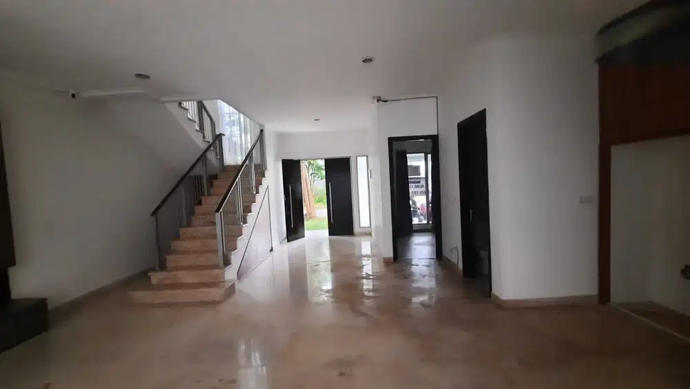 DISEWAKAN 3+1 BR, DI PANTAI INDAH KAPUK (PIK)