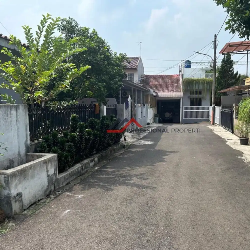 Rumah Lama Dalam Komplek Dekat Simatupang