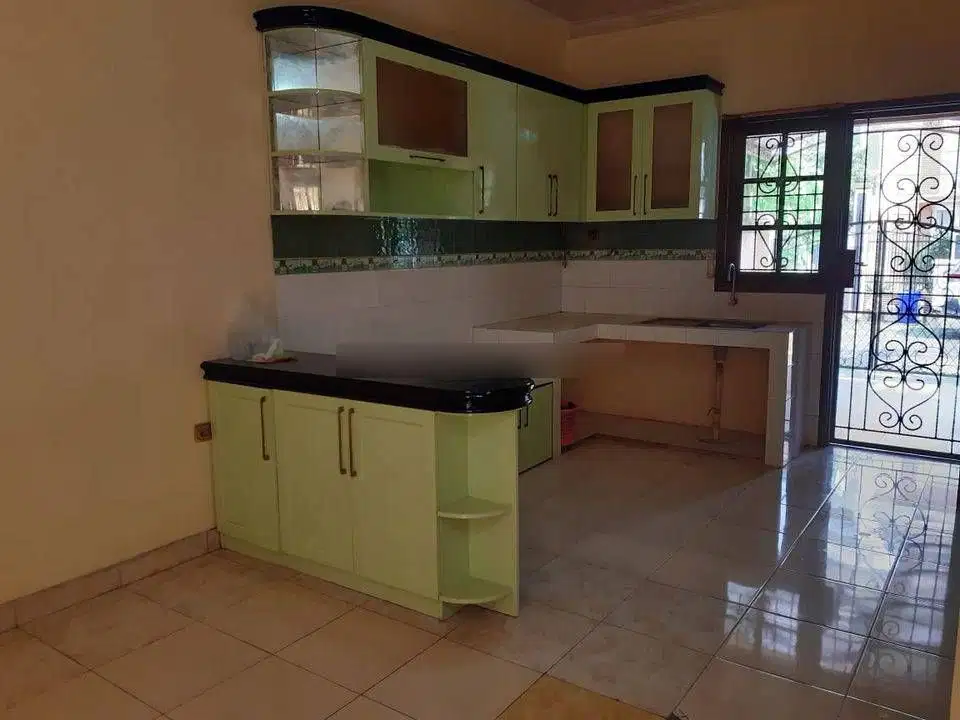 Rumah siap huni di Modernland