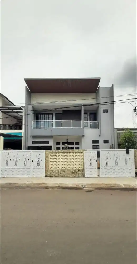 Dijual rumah mewah kolam renang di griya loka bsd city shm murah sg