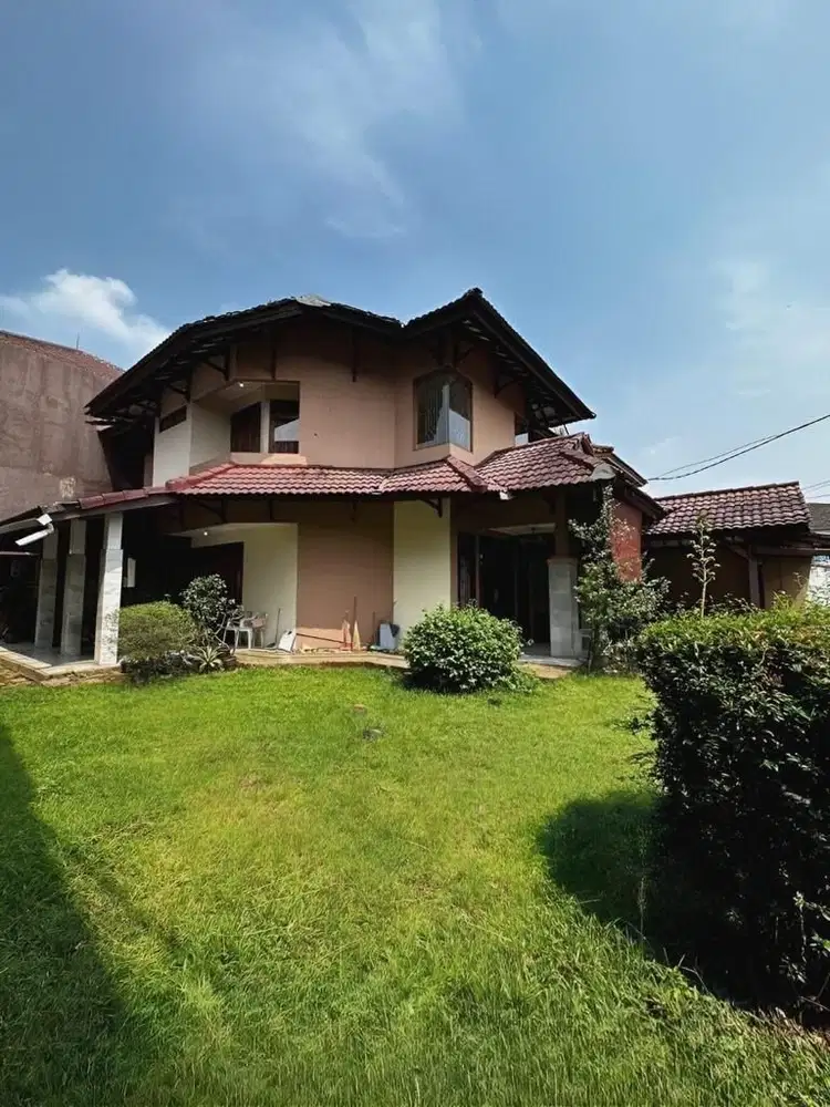 Dijual Rumah Didalam Town House Taman yg Luas di Duren Sawit Jakarta