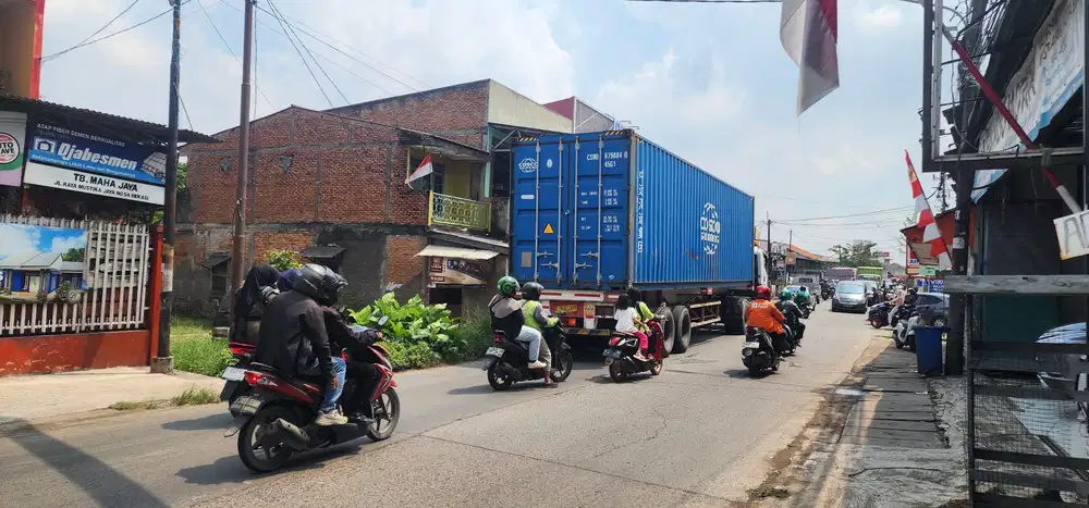 Tanah di jalan raya utama mustika jaya dekat grand wisata