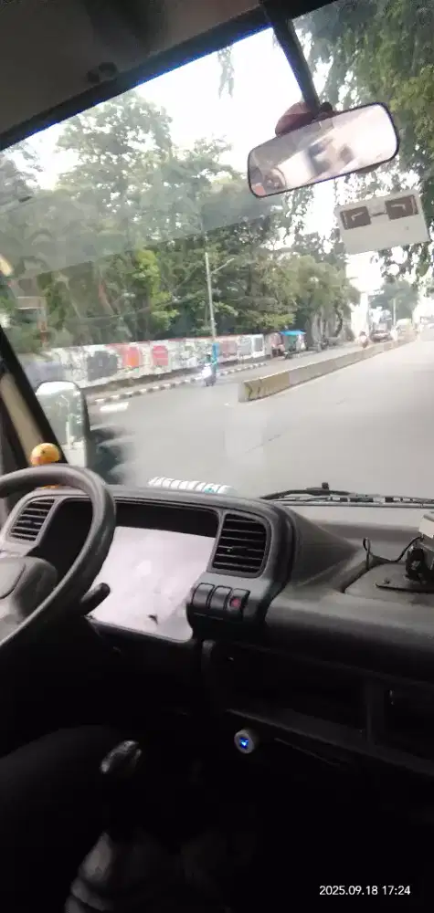 Mencari Pekerjaan Supir Pribadi/Kantor,.di utamakan tinggal dalam