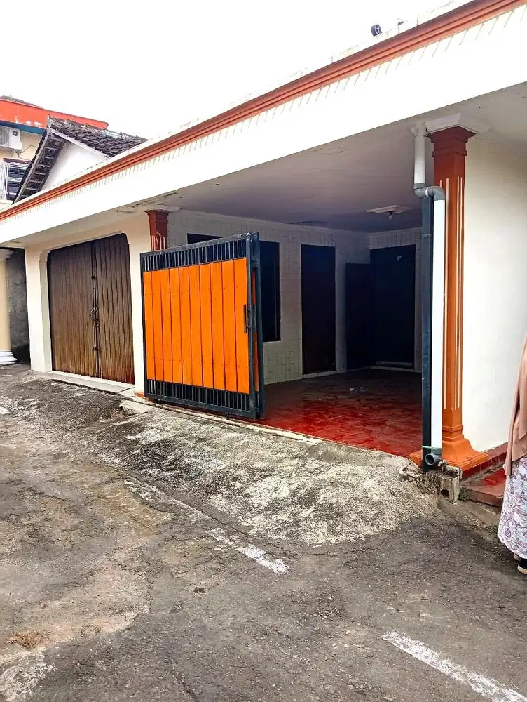 Rumah luas 267 m2 di area solo baru  harga murah meriah