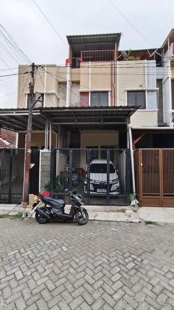 Rumah 3 Lantai Dalam Cluster di Poris Indah