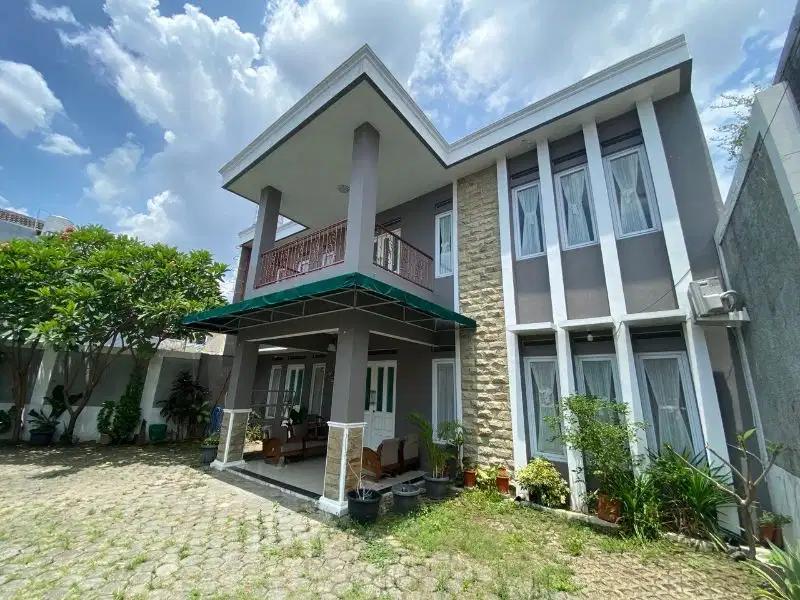 Rumah mewah 2 lantai di serengan solo bonus furnish