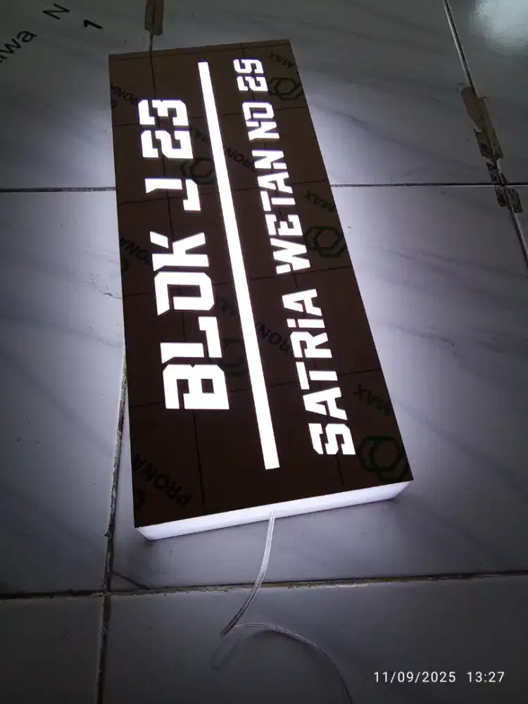 Nomor rumah akrilik led