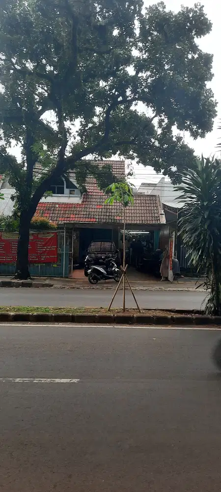 Rumah Dijual di Jalan Utama Perumahan Cocok Untuk Usaha di BSD