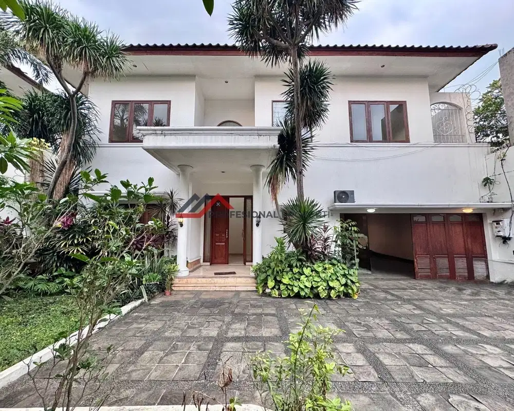 Rumah Bagus Halaman Luas Area Prime Di Kemang