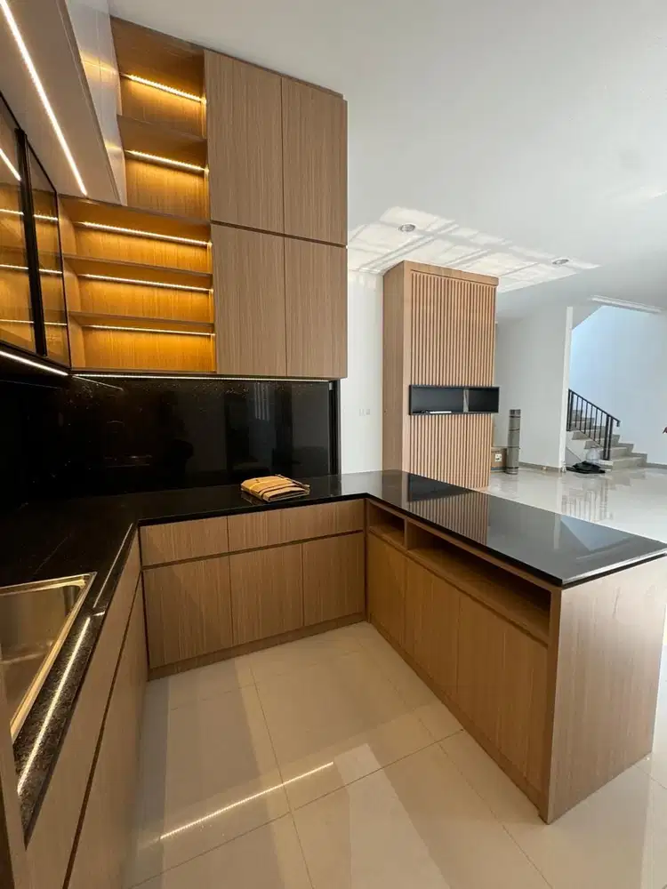 Disewakan Rumah PIK2 4 kamar tidur uk 200 meter / 10X20 Semi Furnish