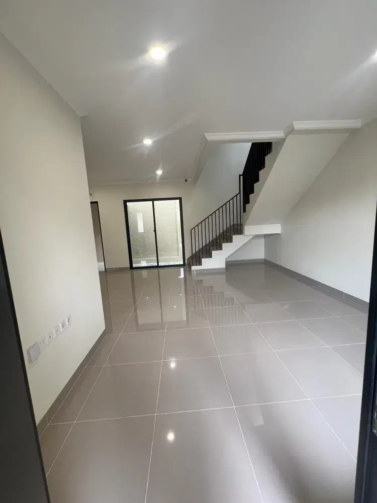 Jual Rumah Konsep Baru With Natural Skylight, Cluster Carson