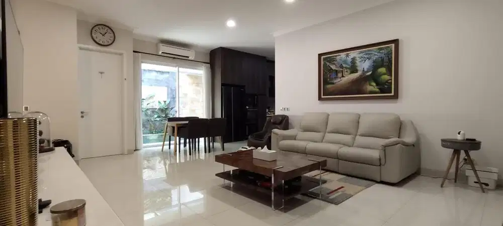 Rumah Cakep Furnished Private Pool, The Eminent BSD
