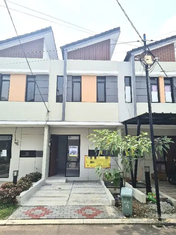 Rumah 2 lantai  Galuh Mas Siap Huni