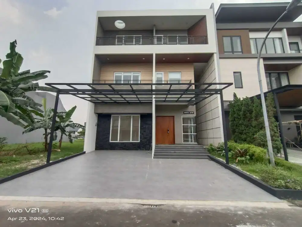 Rumah Mewah Semi Furnshed 3 Lantai Sutera