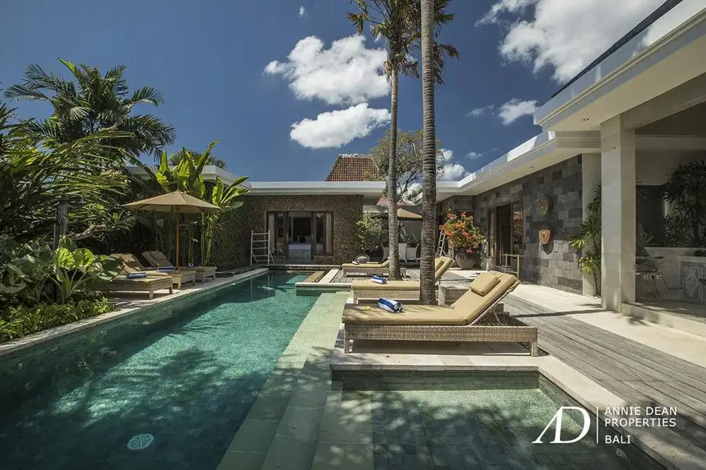 LEASEHOLD | LUXURY SINGLE-LEVEL 3-BEDROOM VILLA IN SEMINYAK