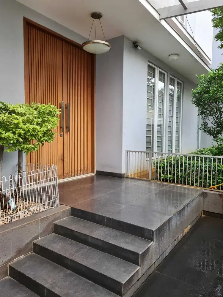 JUAL CEPAT RUMAH BAGUS TERAWAT SEMI FURNISHED CEMPAKA PUTIH TENGAH