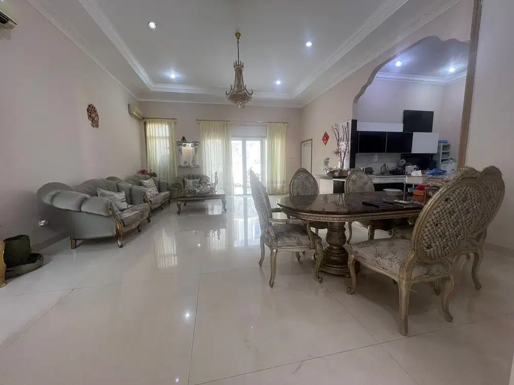 Dijual Rumah bagus rapi di Medit Boulevard Pik