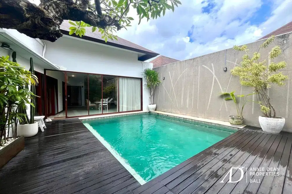 FREEHOLD 3 BEDROOM VILLA ONE GATE SYSTEM IN UMALAS